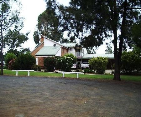 Park House Motor Inn Oakey Bagian luar foto