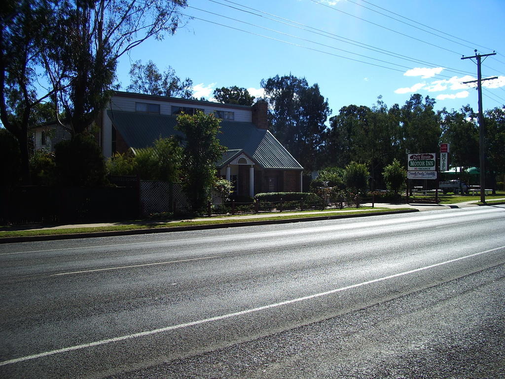 Park House Motor Inn Oakey Bagian luar foto