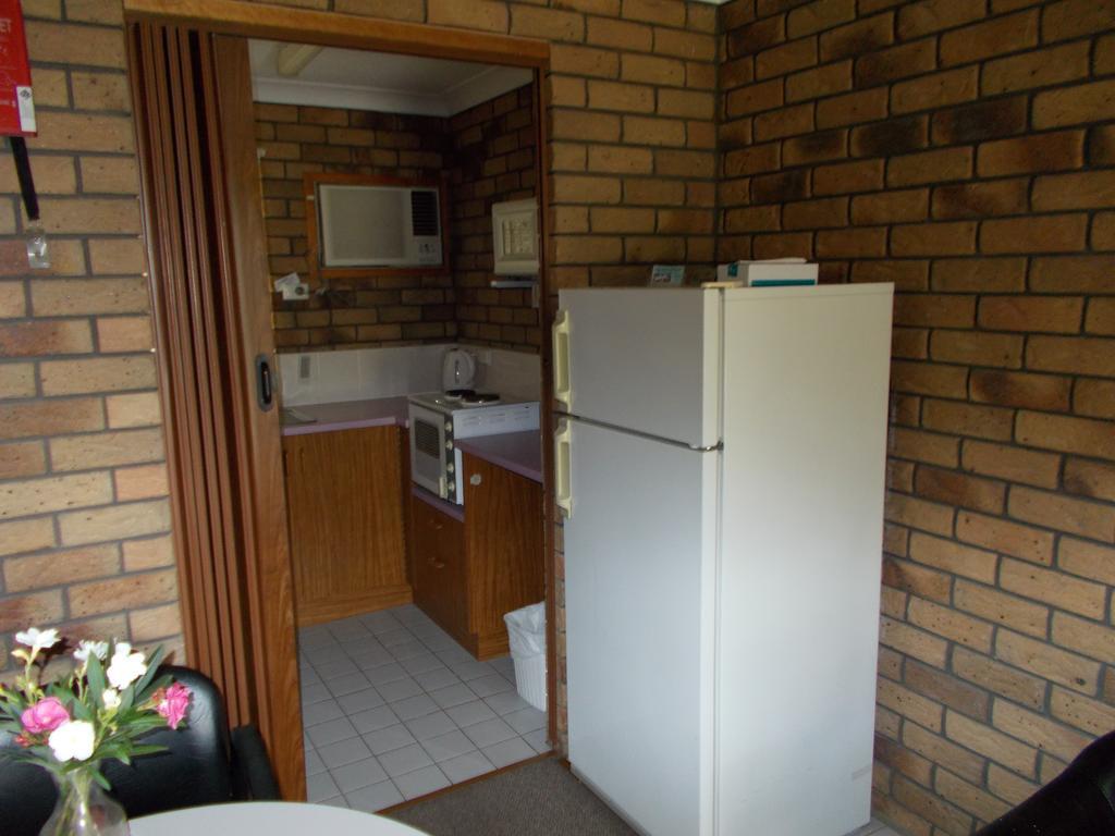 Park House Motor Inn Oakey Bagian luar foto