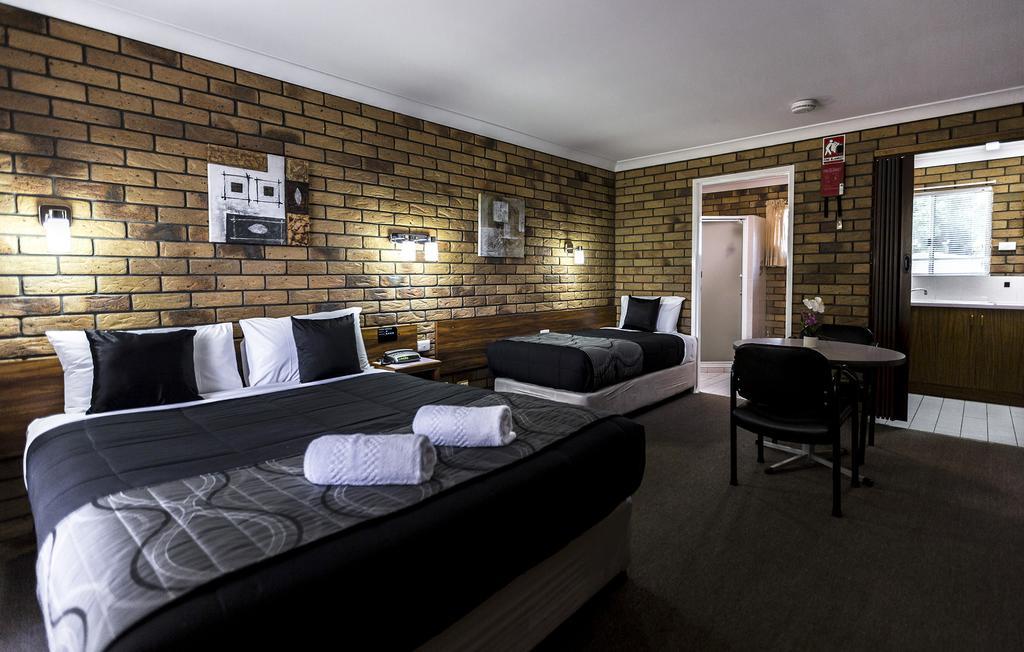 Park House Motor Inn Oakey Bagian luar foto