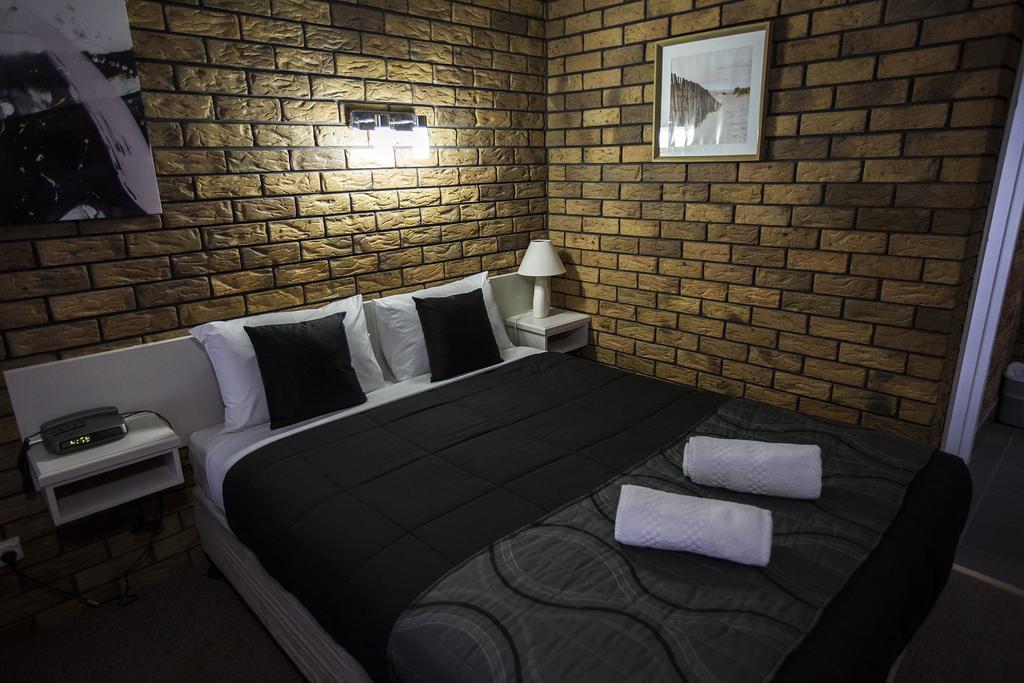 Park House Motor Inn Oakey Bagian luar foto