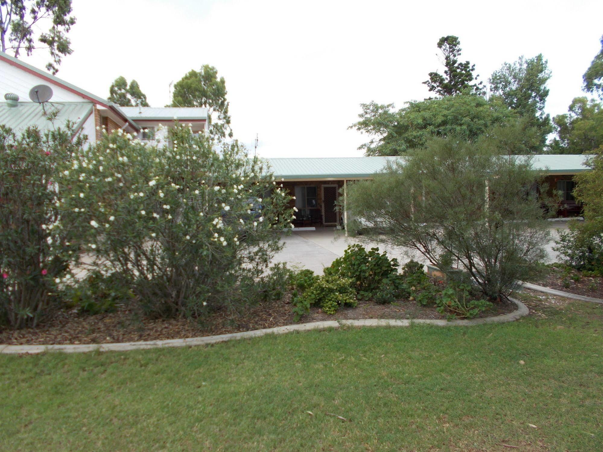 Park House Motor Inn Oakey Bagian luar foto